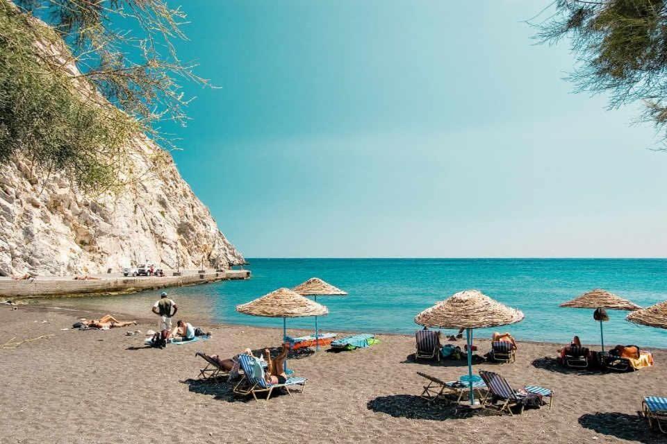 Santorini Seaside Retreat - Flora'S Summer Escape 佩里萨 外观 照片