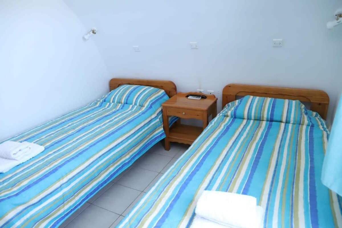 Santorini Seaside Retreat - Flora'S Summer Escape 佩里萨 外观 照片