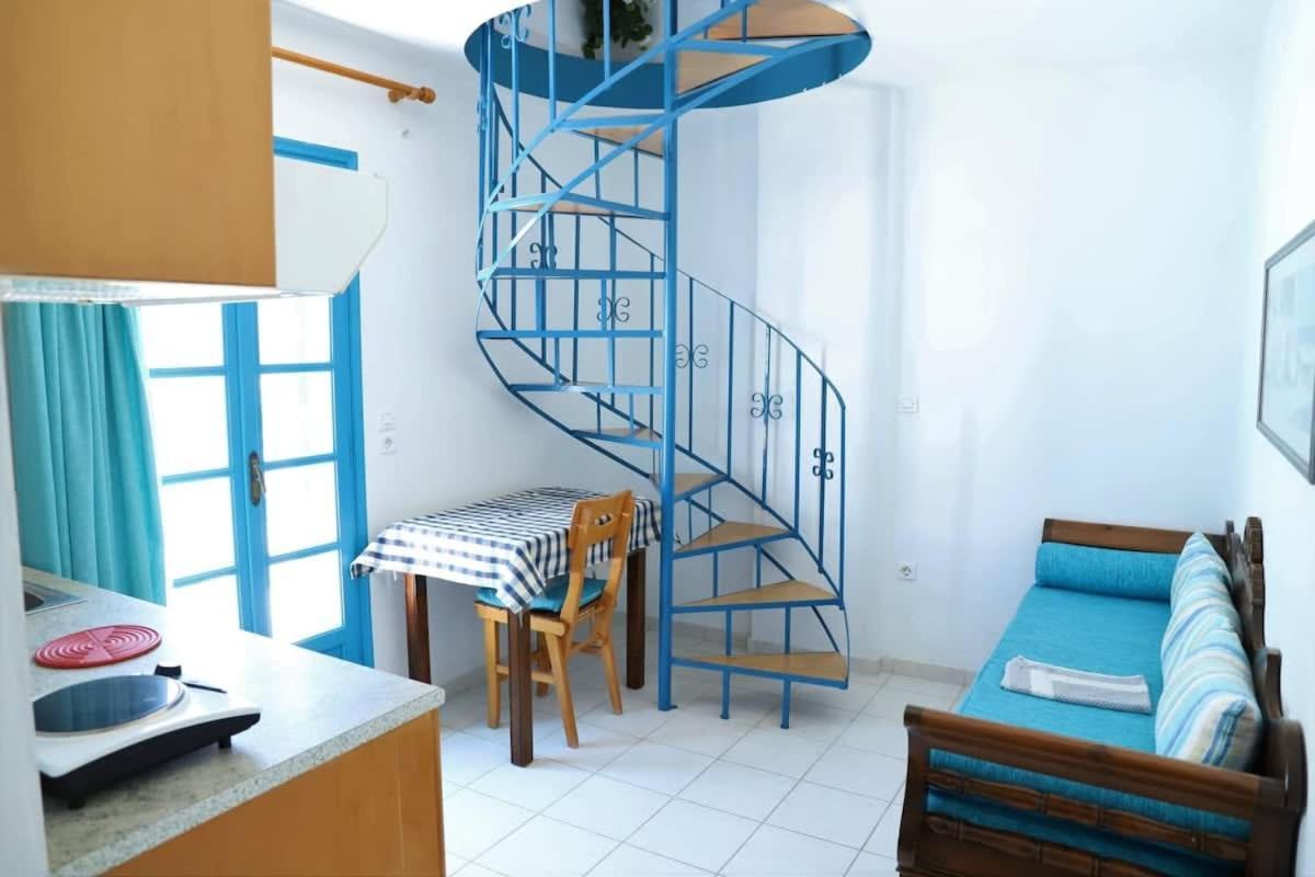 Santorini Seaside Retreat - Flora'S Summer Escape 佩里萨 外观 照片