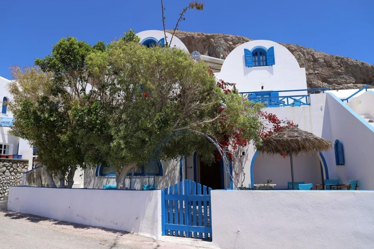 Santorini Seaside Retreat - Flora'S Summer Escape 佩里萨 外观 照片