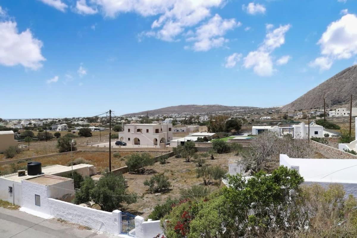 Santorini Seaside Retreat - Flora'S Summer Escape 佩里萨 外观 照片