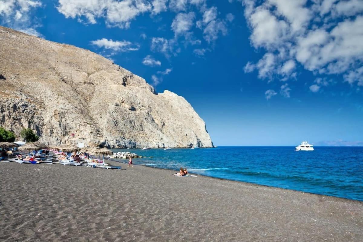 Santorini Seaside Retreat - Flora'S Summer Escape 佩里萨 外观 照片
