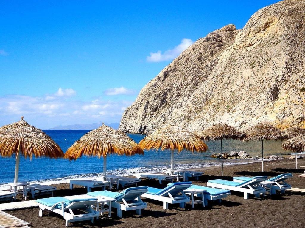 Santorini Seaside Retreat - Flora'S Summer Escape 佩里萨 外观 照片