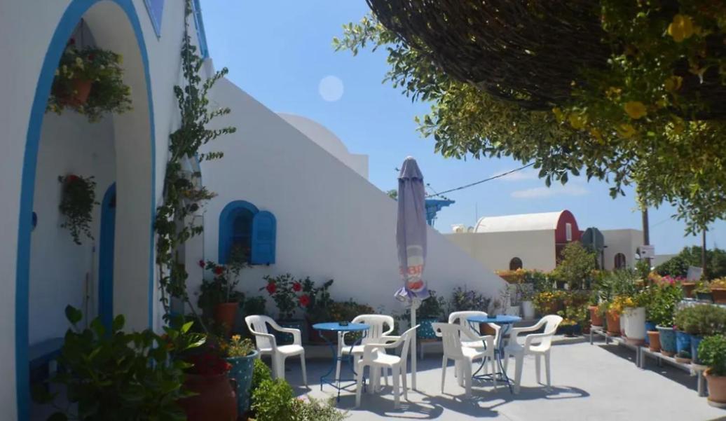 Santorini Seaside Retreat - Flora'S Summer Escape 佩里萨 外观 照片
