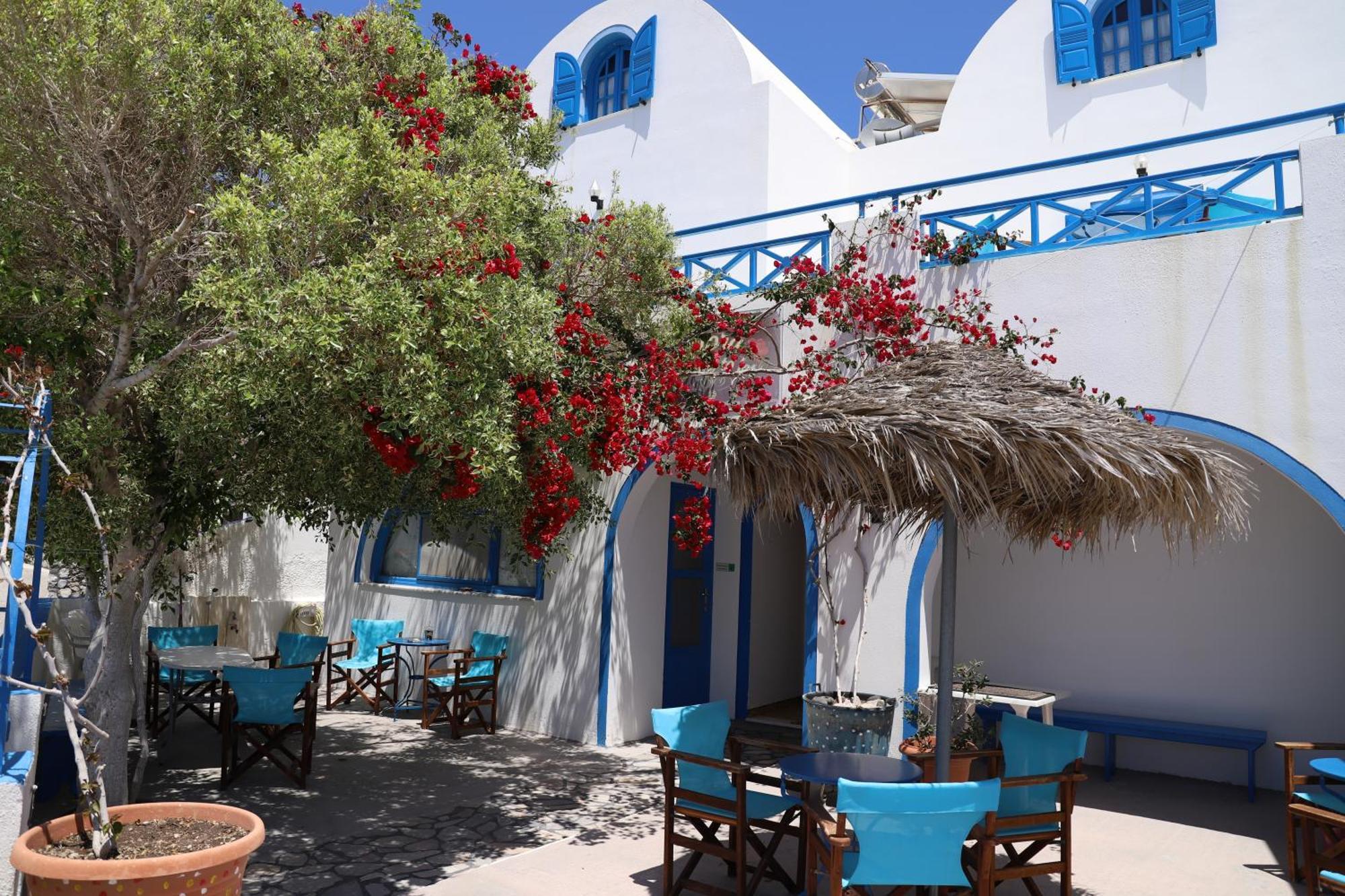 Santorini Seaside Retreat - Flora'S Summer Escape 佩里萨 外观 照片