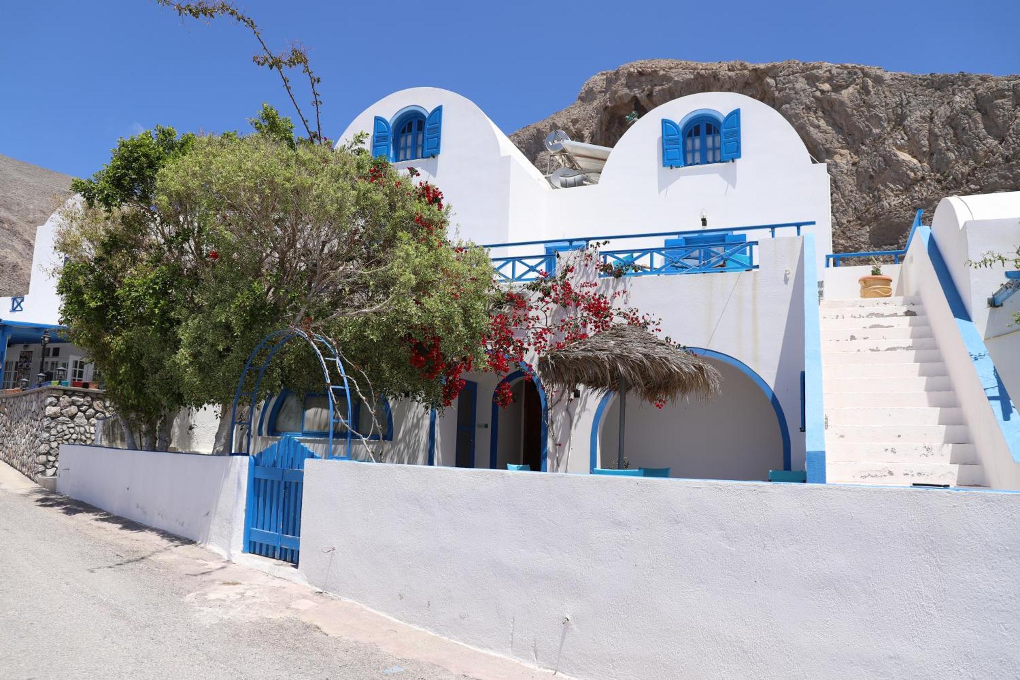 Santorini Seaside Retreat - Flora'S Summer Escape 佩里萨 外观 照片
