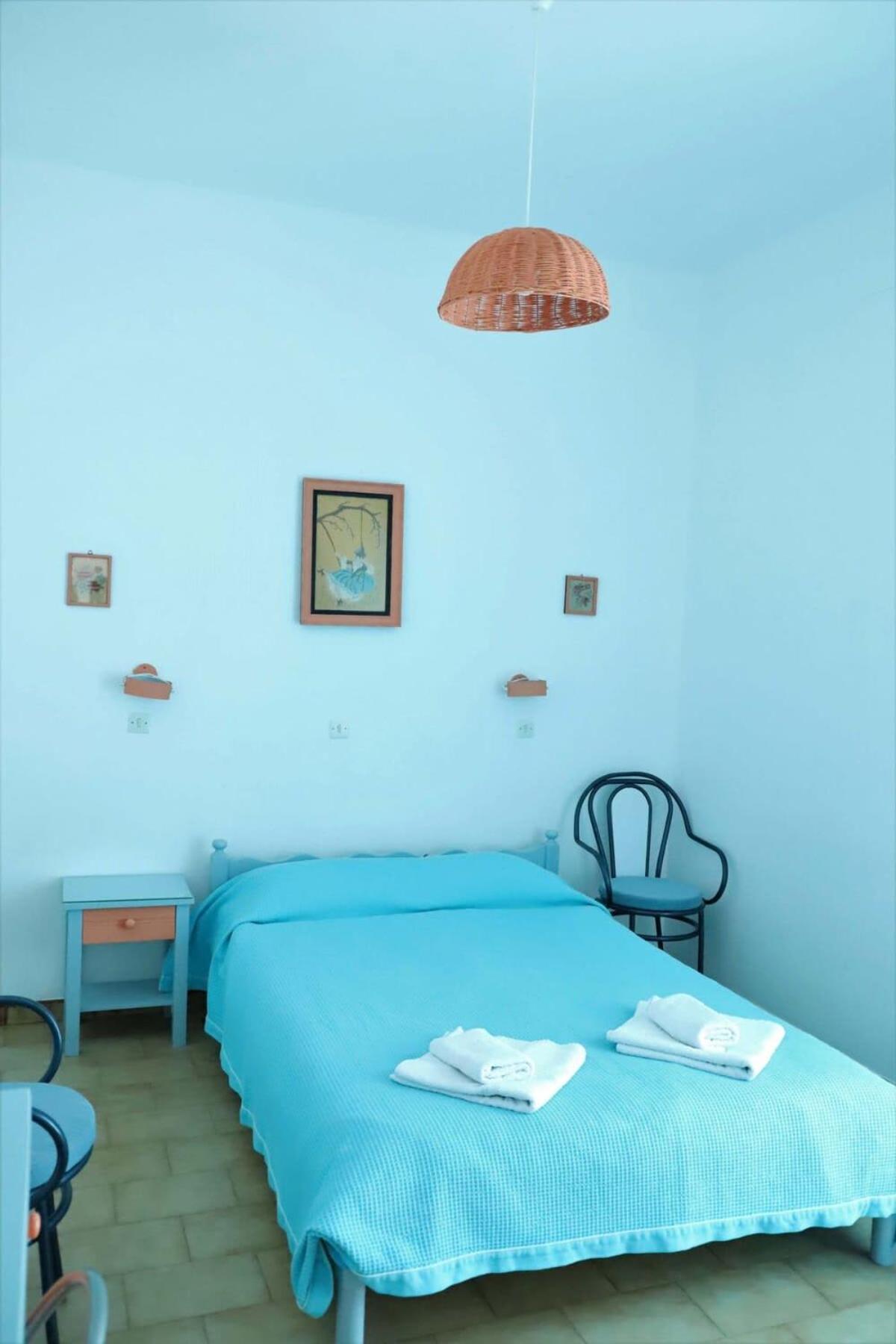 Santorini Seaside Retreat - Flora'S Summer Escape 佩里萨 外观 照片