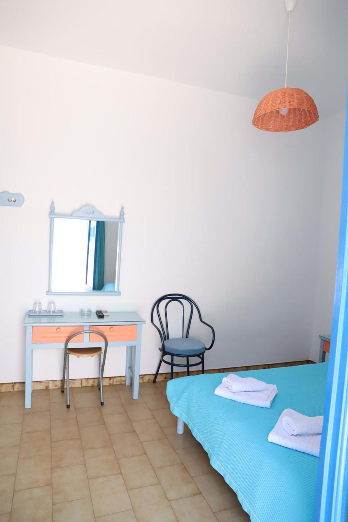 Santorini Seaside Retreat - Flora'S Summer Escape 佩里萨 外观 照片