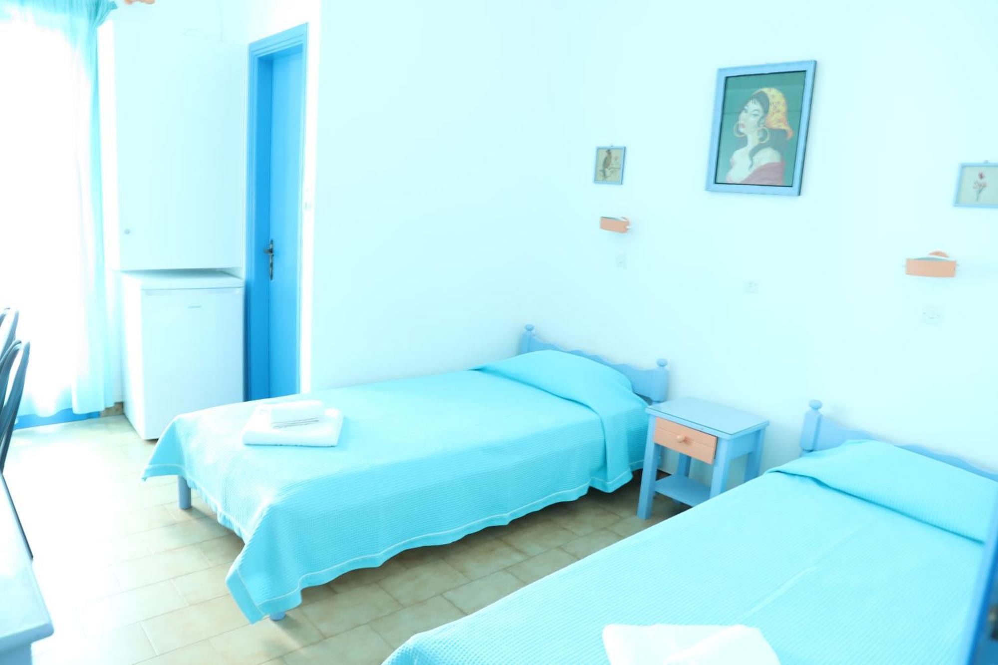 Santorini Seaside Retreat - Flora'S Summer Escape 佩里萨 外观 照片